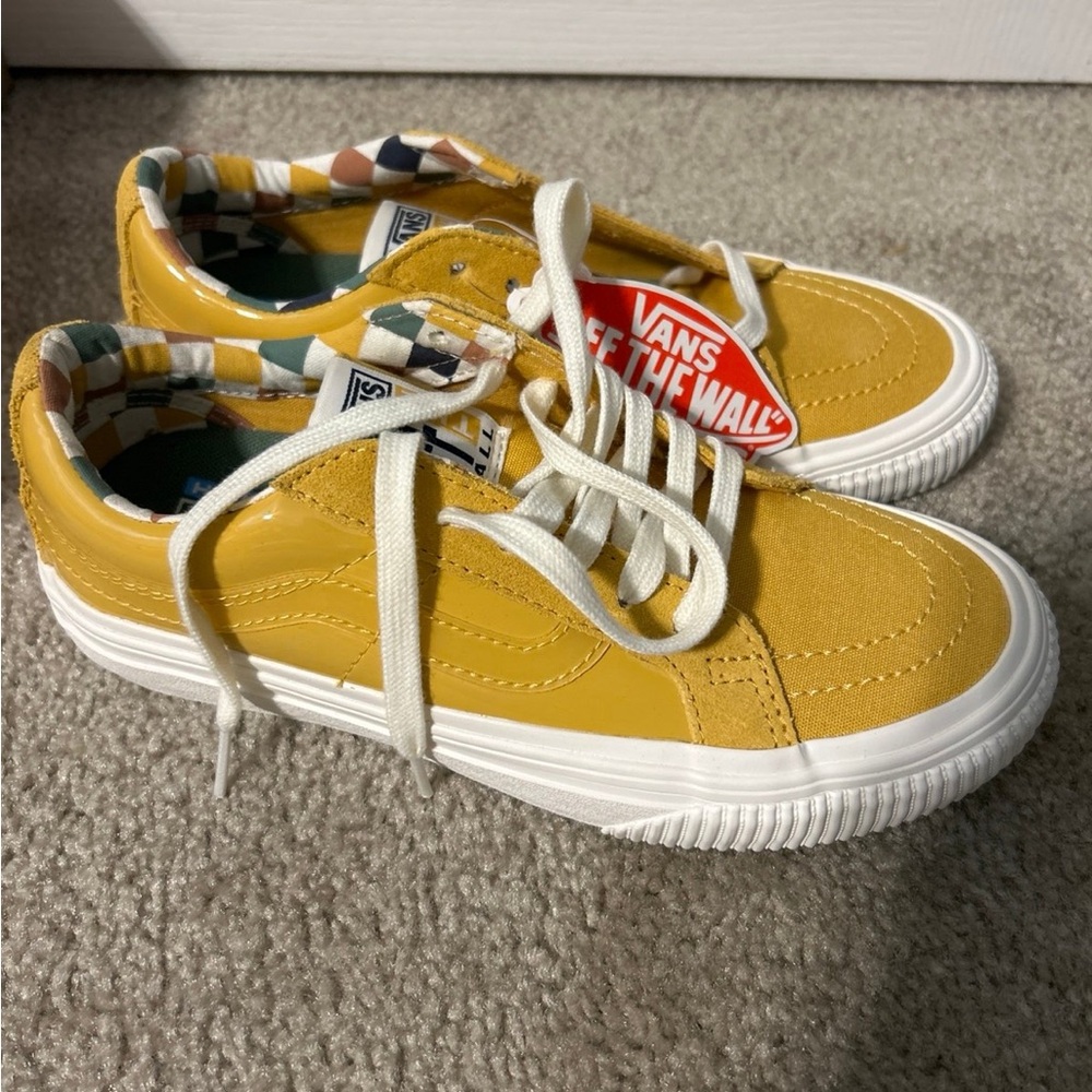 Vans Yellow and White Sneakers with Classic Design - Picture 6 of 6